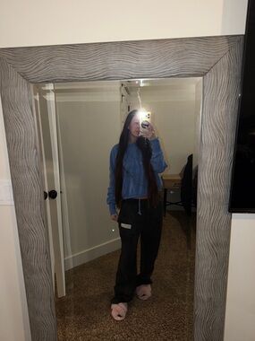 H&M Blue Cropped Sweatshirt - Cozy Casual Top